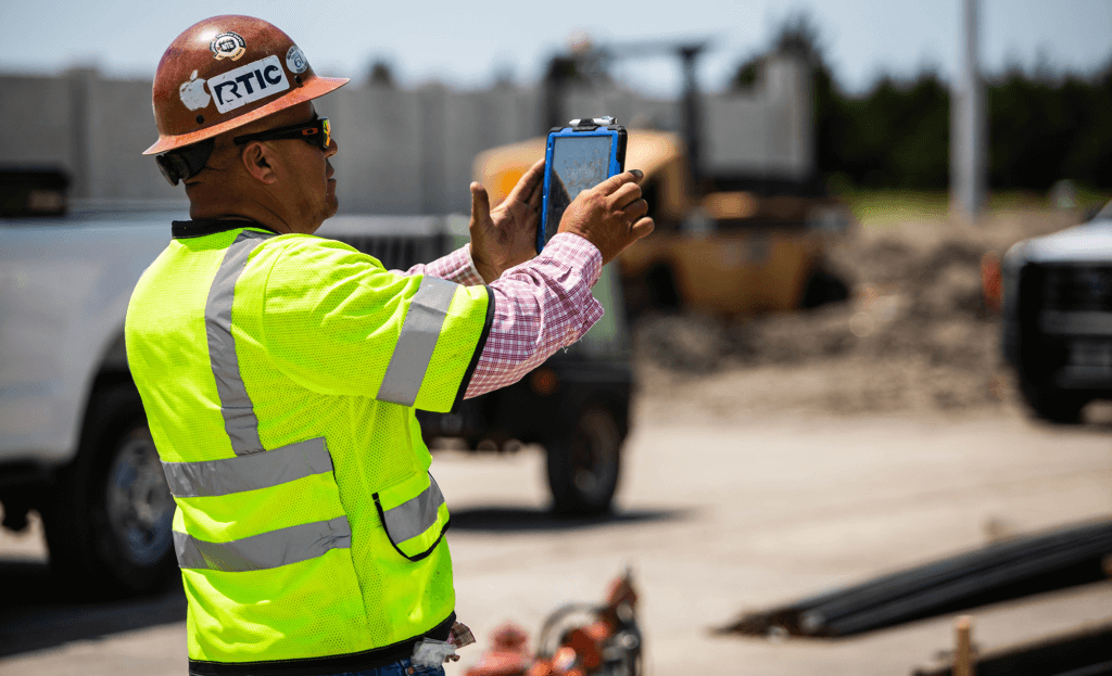 safety-ipad-photo-on-site