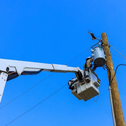 electric transmission and distribution bucket truck